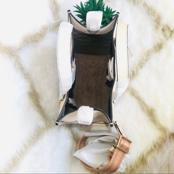 100% Authentic Brand New Coach Field Tote 22 C4829 In Signature Leather, Ivory - Picture 8 of 15